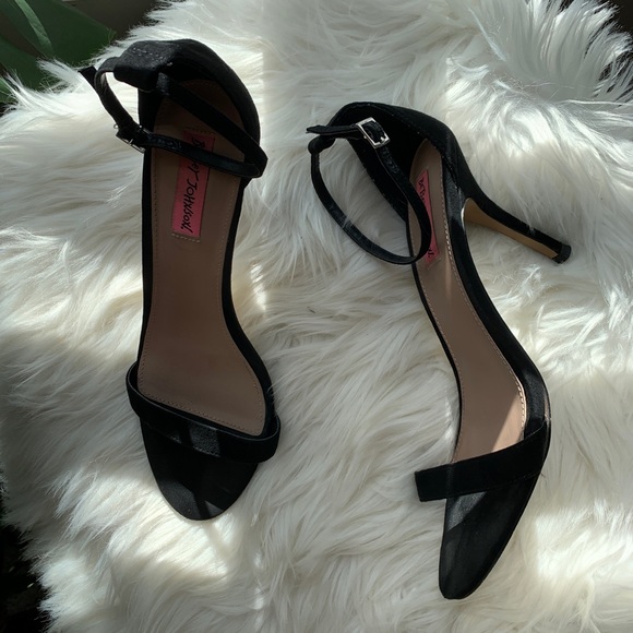 Sz 8.5 Betsy Johnson ankle strap black suede heel - Picture 1 of 6